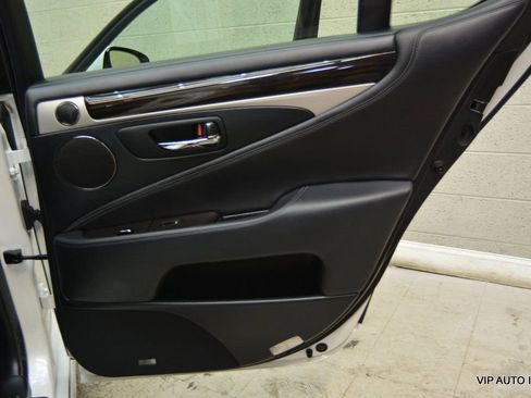 Used 2015 Lexus LS 460 w/ Comfort Package image 10