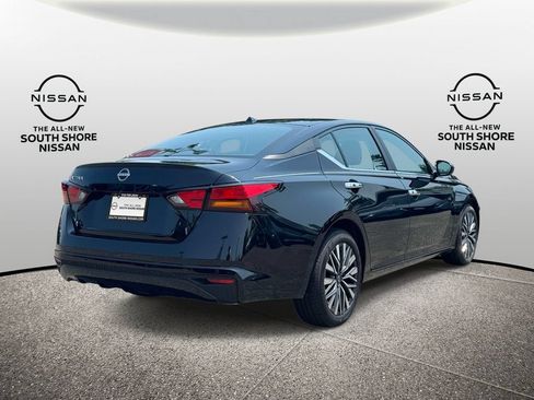 Used 2025 Nissan Altima 2.5 SV FWD image 5