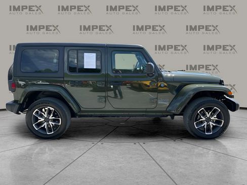 Used 2024 Jeep Wrangler Unlimited w/ Convenience Group AWD/4WD image 5