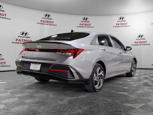 Used 2025 Hyundai Elantra Sport image 3