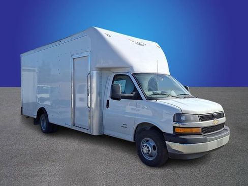 New 2025 Chevrolet Express 4500 Extended w/ Power Convenience Package RWD image 2