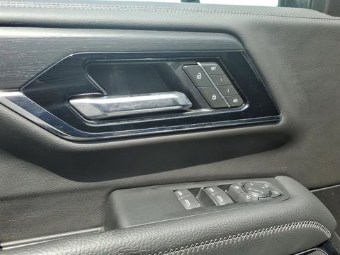 Used 2025 GMC Yukon XL Denali AWD/4WD image 7