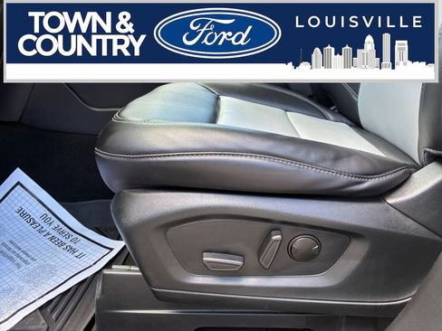 Used 2023 Ford Explorer XLT w/ Equipment Group 202A RWD image 12