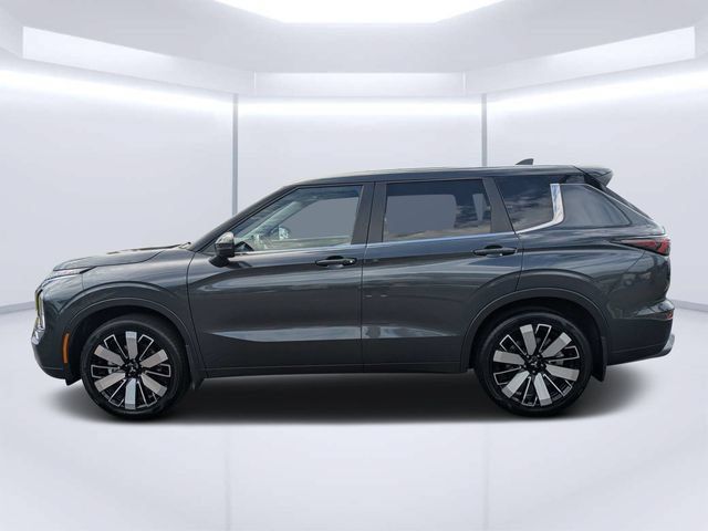 Used 2025 Mitsubishi Outlander SE FWD image 6