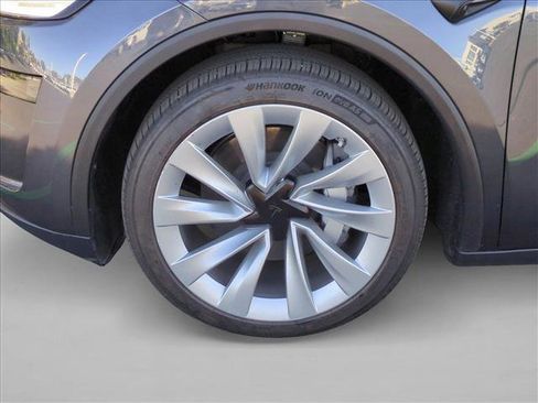 Used 2026 Tesla Model Y 2WD image 25