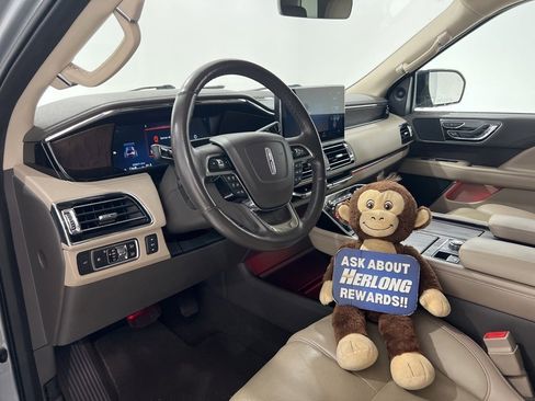 Used 2023 Lincoln Navigator Reserve image 9