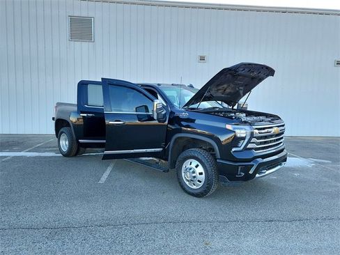 Used 2024 Chevrolet Silverado 3500 High Country w/ Technology Package image 8