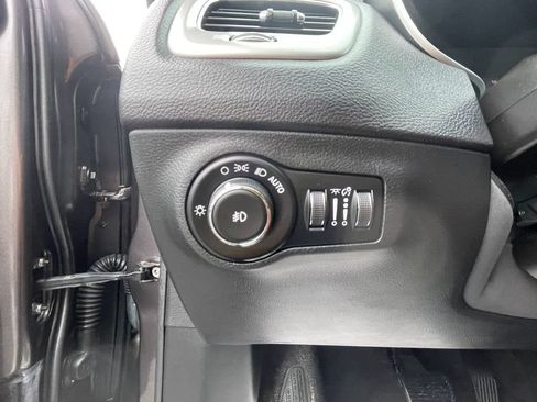 Used 2018 Jeep Compass Latitude w/ Popular Equipment Group AWD/4WD image 14