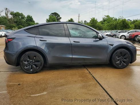 Used 2023 Tesla Model Y AWD image 8
