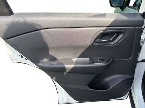 Used 2024 Nissan Rogue S FWD image 27