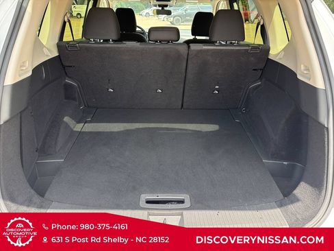 Certified 2025 Nissan Rogue SV FWD image 33