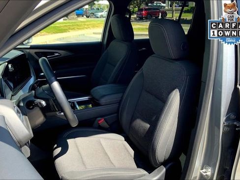 Used 2024 Chevrolet Traverse LT image 25