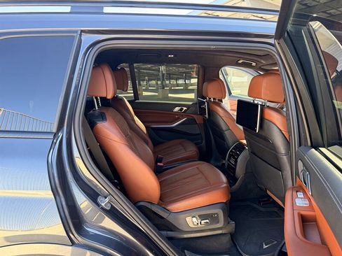 Used 2020 BMW X7 M50i w/ Dynamic Handling Package AWD/4WD image 21