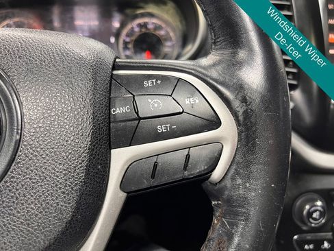 Used 2016 Jeep Cherokee Trailhawk w/ Cold Weather Group image 11