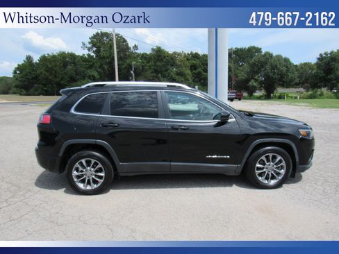 Used 2019 Jeep Cherokee Latitude Plus FWD image 18