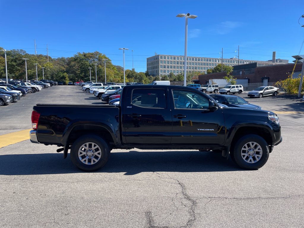 Used 2019 Toyota Tacoma SR5 AWD/4WD image 6