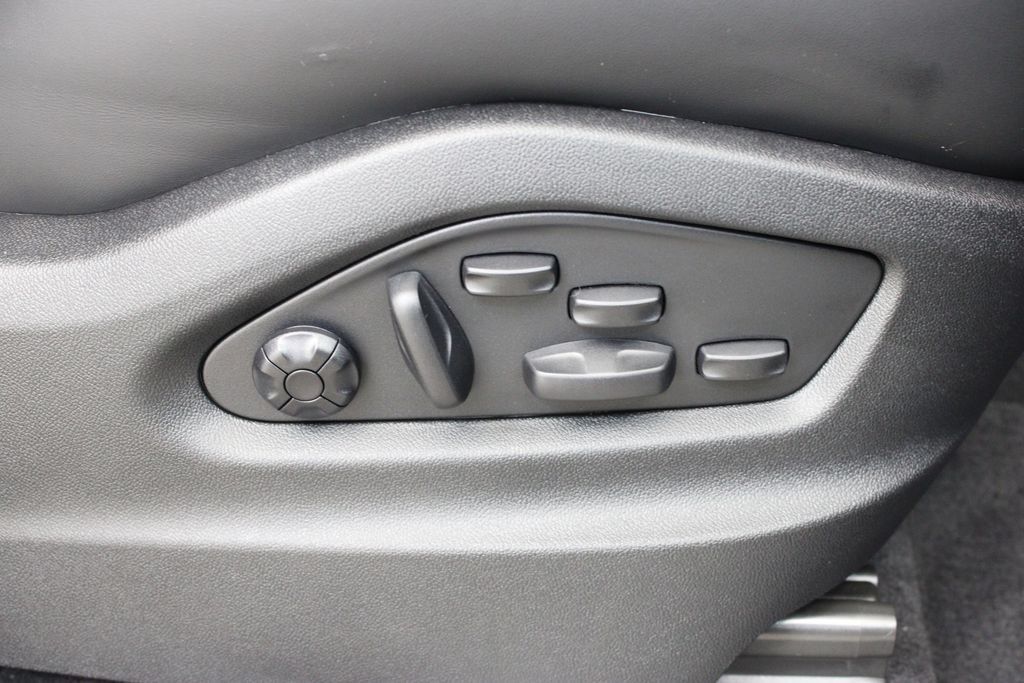Used 2025 Porsche Cayenne S AWD/4WD image 31