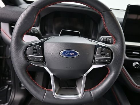 Used 2025 Ford Explorer ST-Line image 12