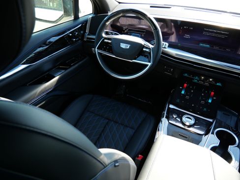 Used 2026 Cadillac Escalade IQ Luxury 1 w/ LPO, Floor Liner Package AWD/4WD image 7