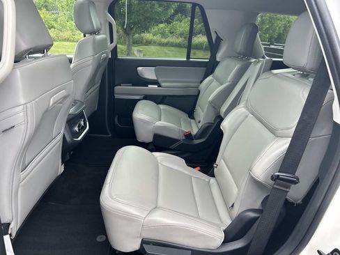 Used 2025 Ford Expedition Active AWD/4WD image 26
