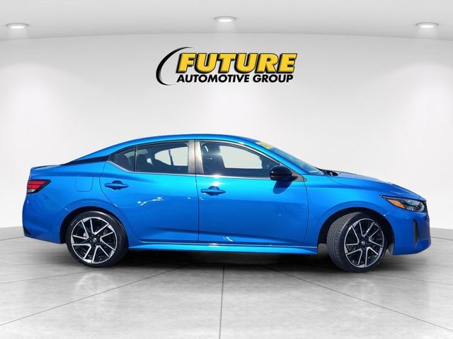 Certified 2025 Nissan Sentra SR FWD image 3