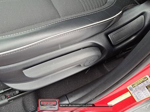 Used 2022 Hyundai Venue Limited image 13