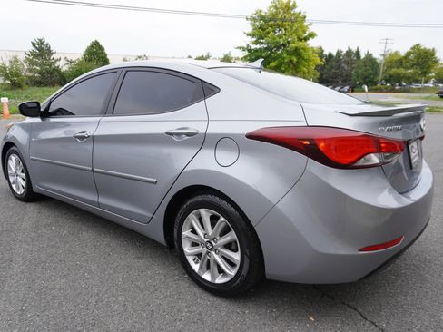 Used 2015 Hyundai Elantra SE w/ Option Group 02 FWD image 5