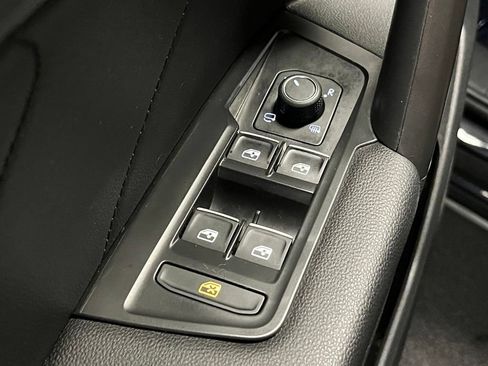 Used 2021 Volkswagen Tiguan SEL Premium R-Line AWD/4WD image 18