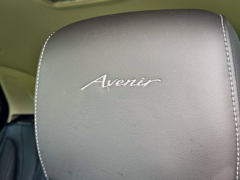 Used 2021 Buick Envision Avenir AWD/4WD image 19