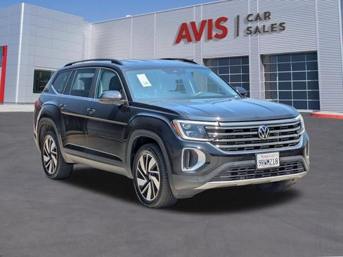Used 2025 Volkswagen Atlas SE AWD/4WD image 3