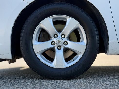 Used 2012 Toyota Sienna LE FWD image 28
