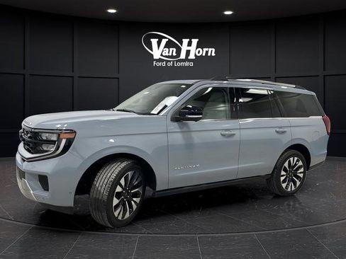 Used 2025 Ford Expedition Platinum w/ Driver's Package image 32