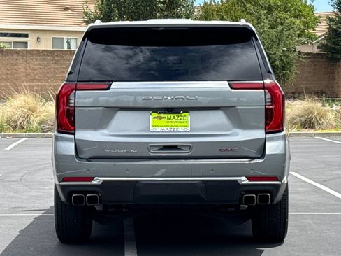 Used 2025 GMC Yukon XL Denali AWD/4WD image 12