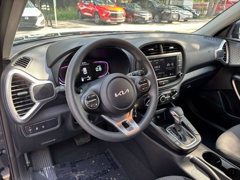 Used 2025 Kia Soul LX w/ LX Technology Package FWD image 31