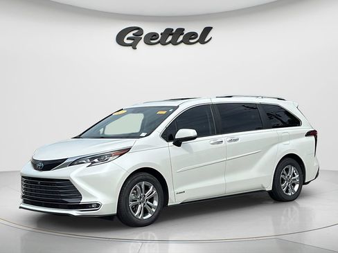 Used 2021 Toyota Sienna Platinum AWD/4WD image 1