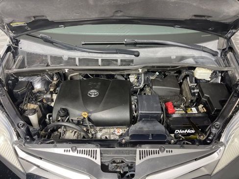 Used 2020 Toyota Sienna XLE image 34