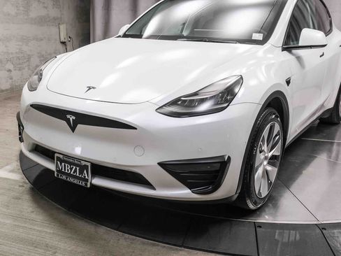 Used 2022 Tesla Model Y Long Range AWD/4WD image 11