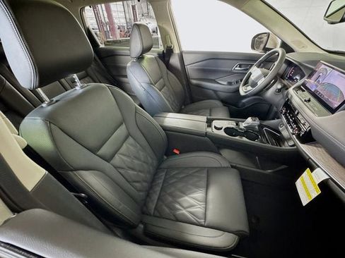 New 2026 Nissan Rogue Platinum w/ Platinum Premium Package AWD/4WD image 25