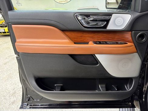 Used 2019 Lincoln Navigator L Reserve image 17