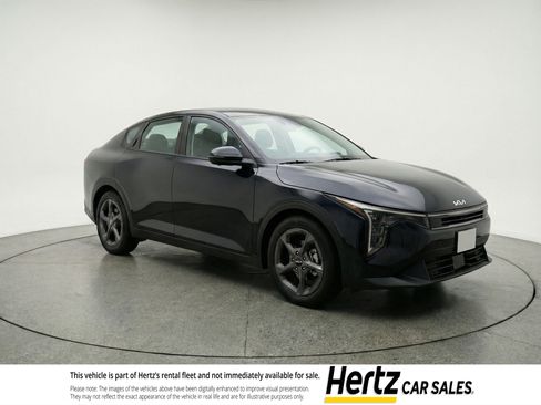 Used 2025 Kia K4 LXS image 1