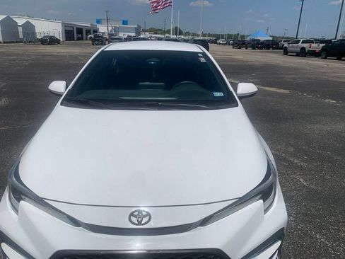 Used 2024 Toyota Corolla SE FWD image 2