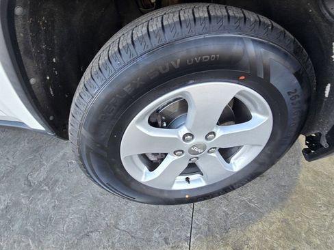 Used 2012 Jeep Grand Cherokee Limited image 28