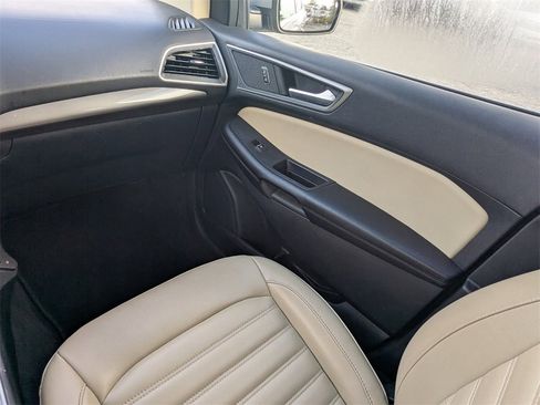 Used 2023 Ford Edge SEL image 18
