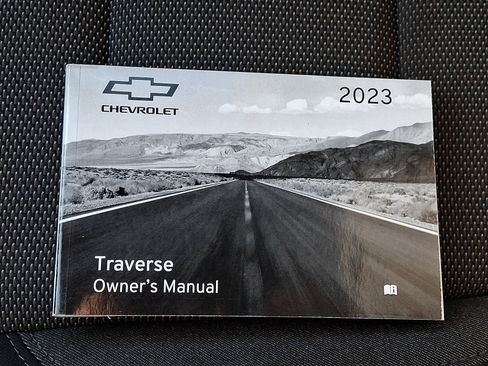 Used 2023 Chevrolet Traverse LT AWD/4WD image 28