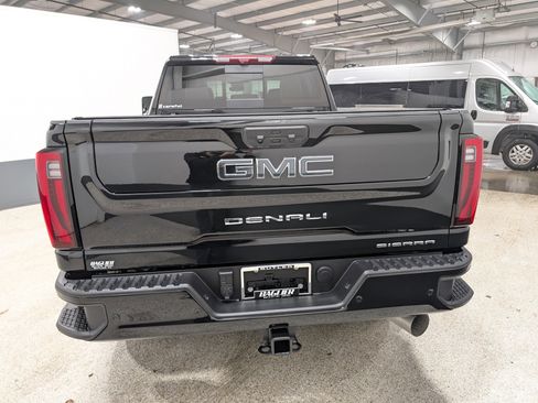 Used 2025 GMC Sierra 2500 Denali Ultimate image 4