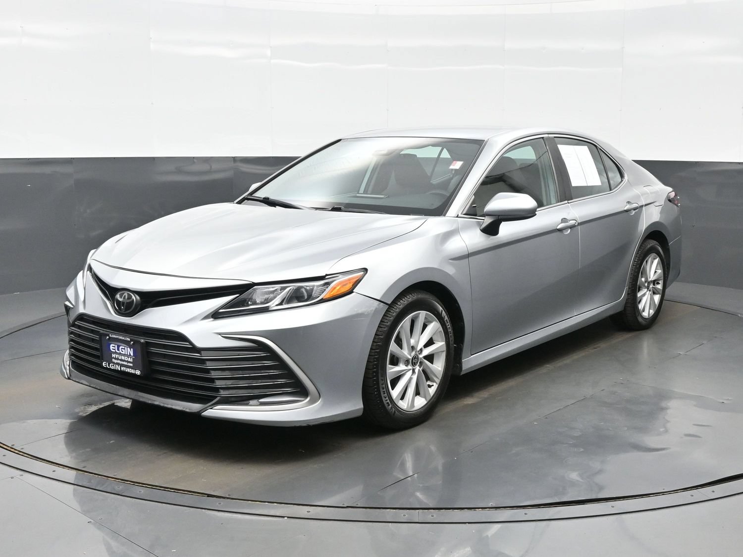Used 2022 Toyota Camry LE AWD/4WD image 2