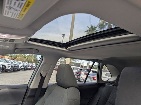 Used 2022 Toyota RAV4 XLE image 17