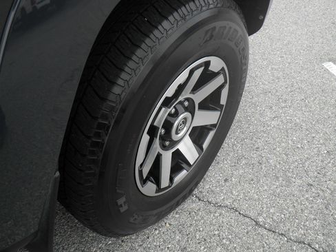 Used 2024 Toyota 4Runner TRD Off-Road Premium image 8