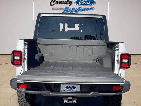 Used 2024 Jeep Gladiator Willys image 19