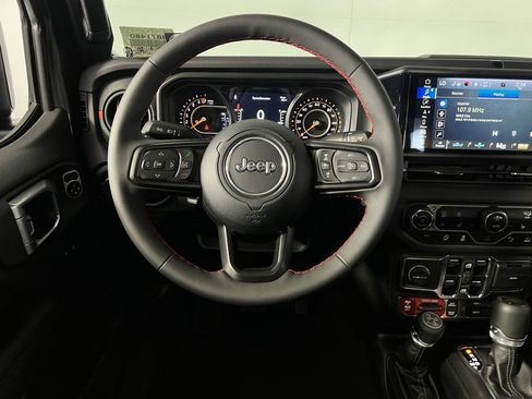 Used 2024 Jeep Gladiator Rubicon image 14
